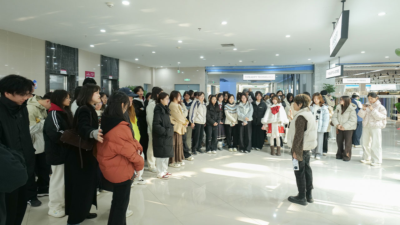 Industry-academic collaboration between Threadify & Fashion Communication program of Zhejiang Yuexiu University of Foreign Languages 01